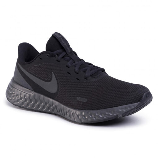 NIKE Revolution 5