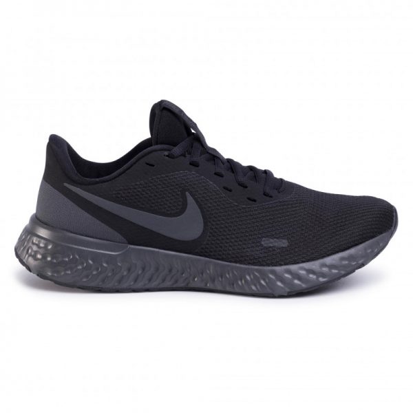 NIKE Revolution 5