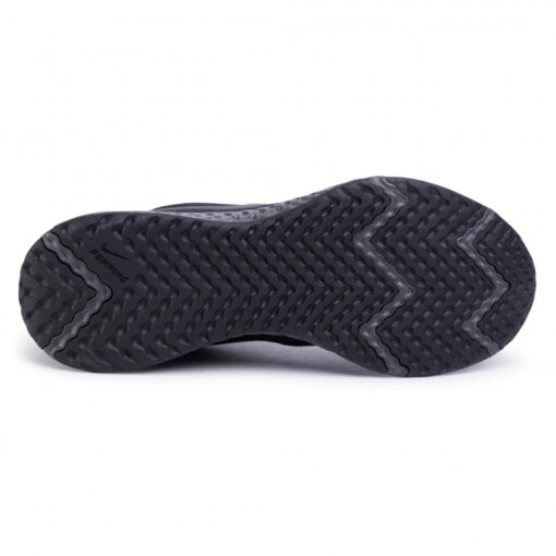 NIKE Revolution 5