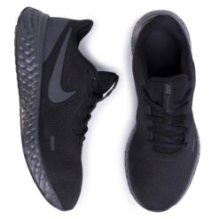 NIKE Revolution 5