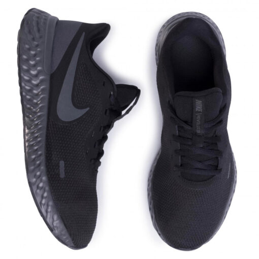NIKE Revolution 5